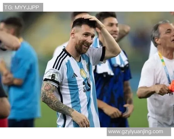 揭开足球明星卡片的神秘面纱一探究竟的精彩拆解视频