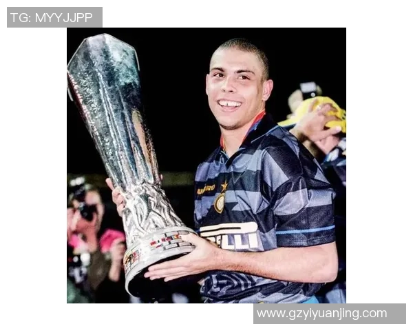 探索罗纳尔多的传奇足球生涯与成就揭秘 探索罗纳尔多的传奇足球生涯与成就揭秘